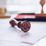 pieczątka notariusza na dokumencie